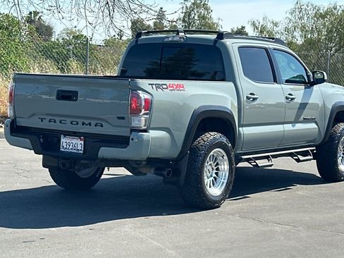 Used 2022 Toyota Tacoma TRD Off-Road w/ TRD Premium Off Road Package image 2