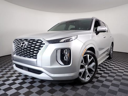 Used 2021 Hyundai Palisade Limited FWD image 2