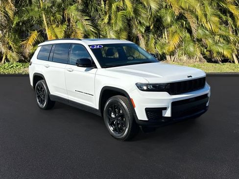 Used 2024 Jeep Grand Cherokee L Altitude RWD image 2