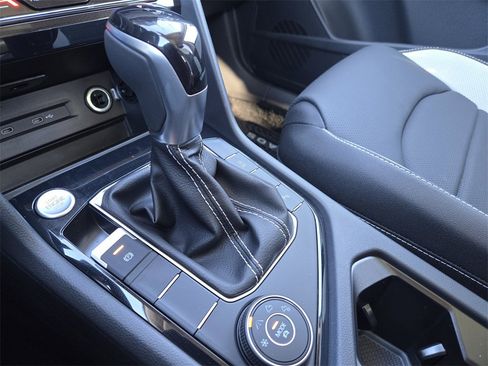 New 2026 Volkswagen Taos SEL image 17