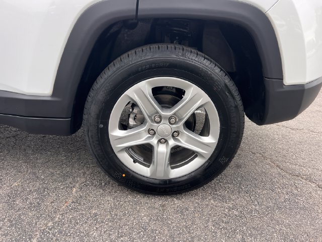 Used 2023 Jeep Compass Latitude AWD/4WD image 35