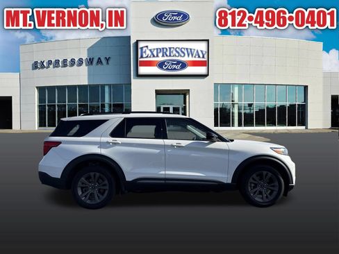 Used 2024 Ford Explorer XLT w/ Equipment Group 202A AWD/4WD image 4