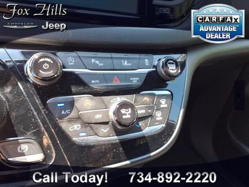 Used 2026 Chrysler Pacifica Select FWD image 23
