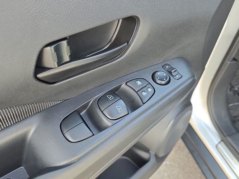 Used 2019 Nissan Kicks S FWD image 19