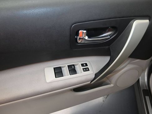 Used 2011 Nissan Rogue SV FWD image 11
