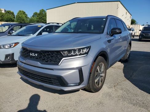 Used 2023 Kia Sorento S FWD image 3