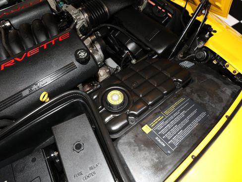 Used 2000 Chevrolet Corvette Coupe w/ Memory Pkg RWD image 79