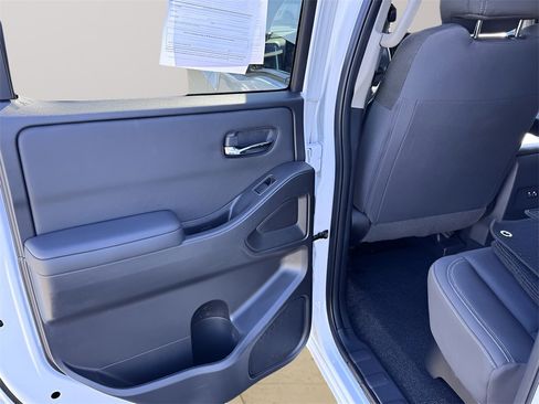 Used 2024 Nissan Frontier SV image 28