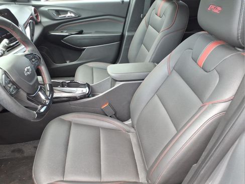 Used 2024 Chevrolet Trax RS w/ Sunroof Package FWD image 8