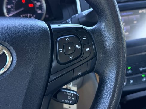 Used 2016 Toyota Camry LE FWD image 15