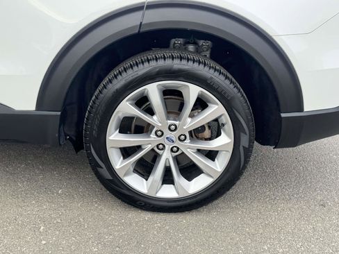 Used 2023 Ford Explorer Platinum w/ Technology Package image 8