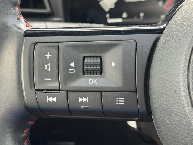Used 2025 Nissan Kicks SR FWD image 24