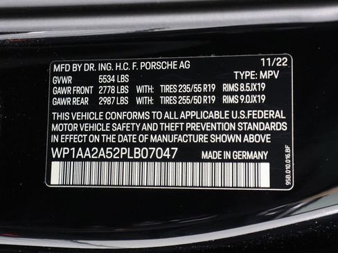 Certified 2023 Porsche Macan AWD/4WD image 19