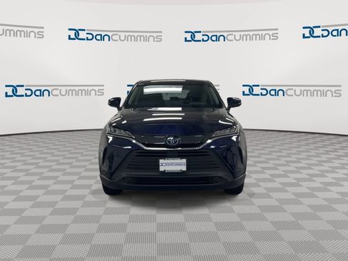 Used 2022 Toyota Venza LE AWD/4WD image 3