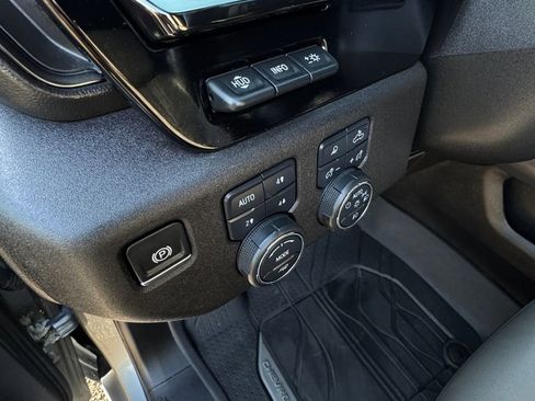 Used 2024 Chevrolet Silverado 2500 ZR2 w/ Technology Package AWD/4WD image 17