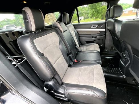 Used 2017 Ford Explorer XLT w/ Equipment Group 202A FWD image 26