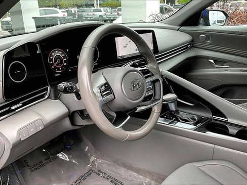 Used 2023 Hyundai Elantra SEL w/ Convenience Package image 17