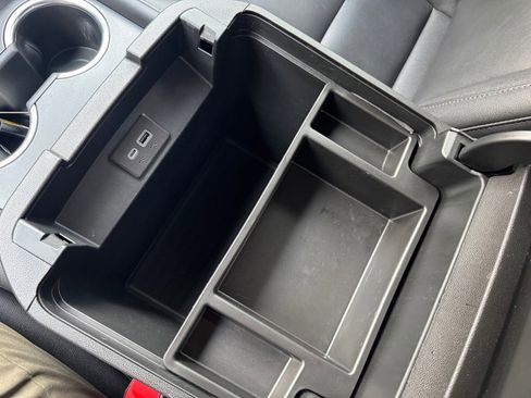 Used 2022 Chevrolet Suburban Z71 w/ Luxury Package image 29