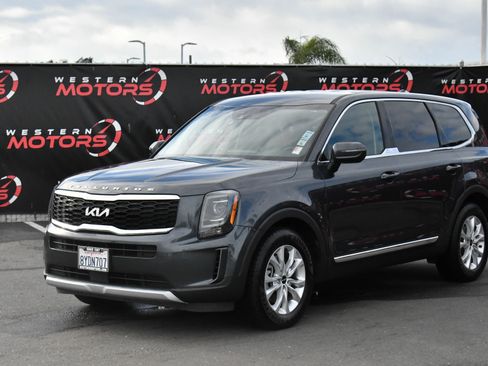 Used 2022 Kia Telluride LX image 3