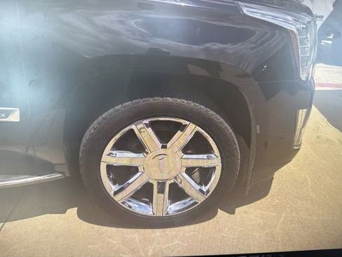 Used 2020 Cadillac Escalade Luxury RWD image 8