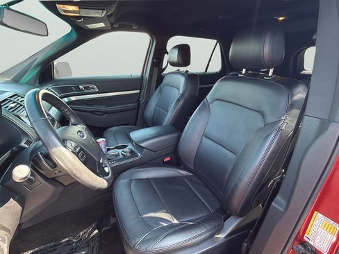 Used 2016 Ford Explorer XLT w/ Equipment Group 202A AWD/4WD image 22