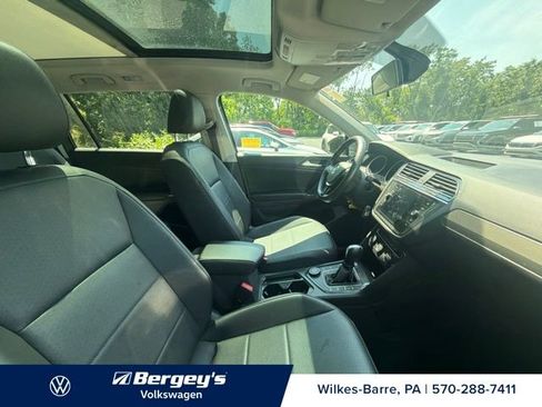 Used 2020 Volkswagen Tiguan SE w/ Panoramic Sunroof Package AWD/4WD image 13