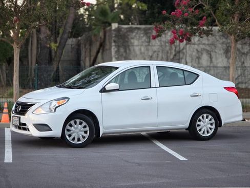 Used 2016 Nissan Versa S FWD image 13