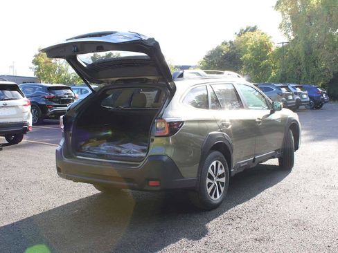 Used 2025 Subaru Outback Premium image 12