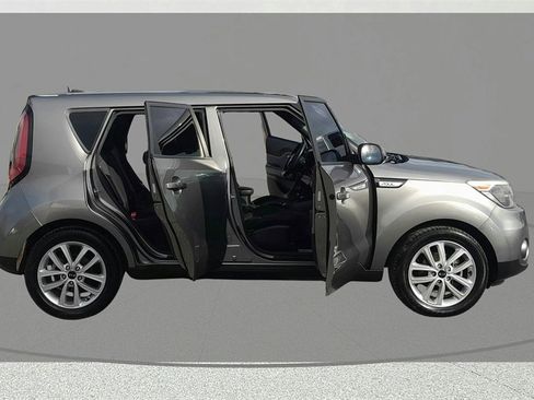 Used 2017 Kia Soul + image 14