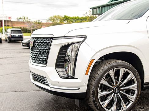 Used 2025 Cadillac Escalade ESV Premium Luxury w/ Touring Package AWD/4WD image 4