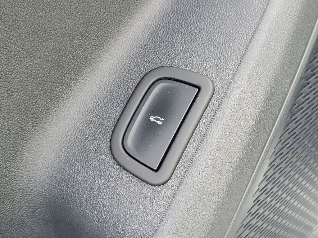 Used 2024 Chevrolet Traverse LT w/ LPO, Floor Liner Package AWD/4WD image 23