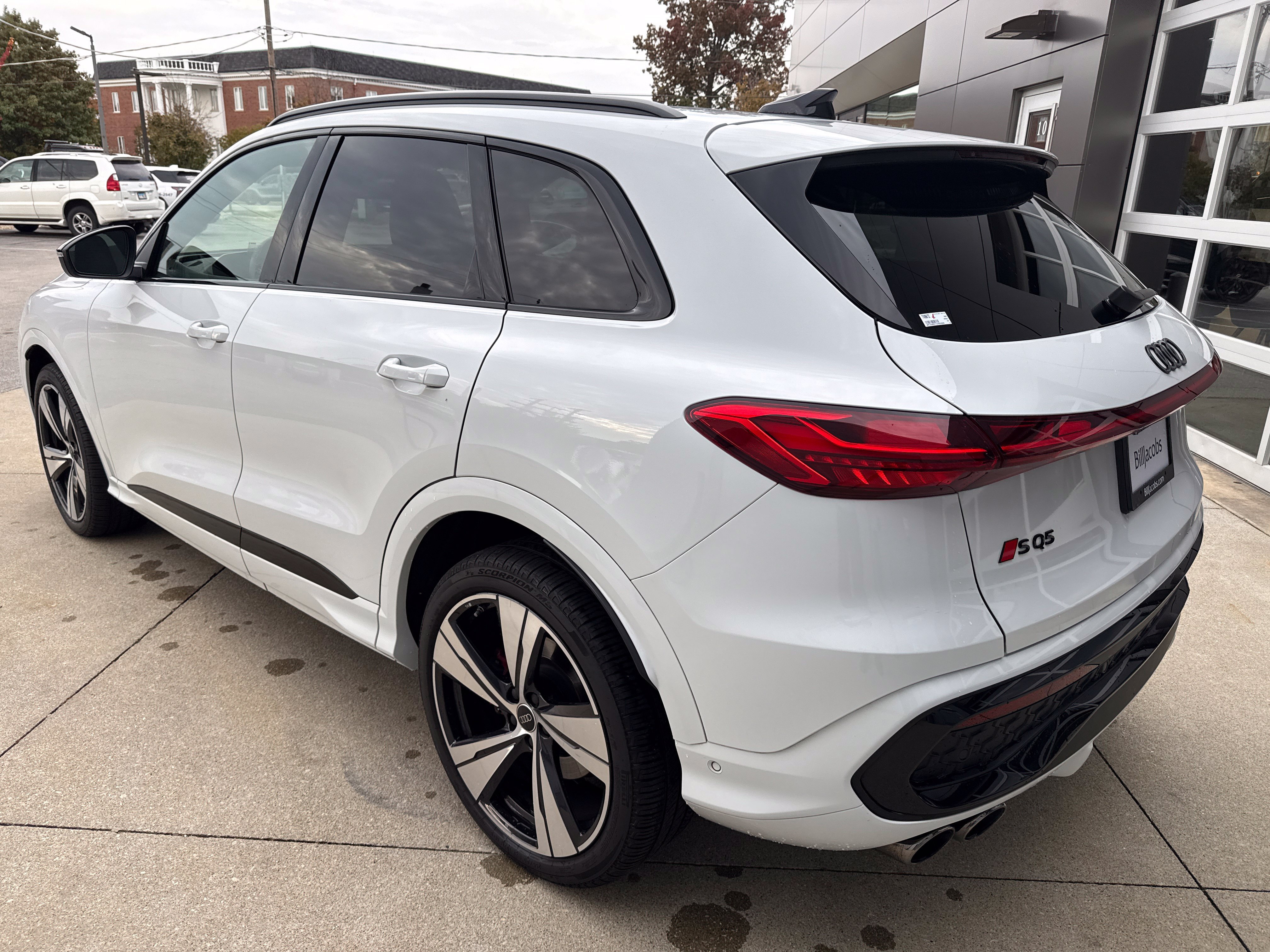 Used 2025 Audi SQ5 Prestige w/ Prestige Package AWD/4WD image 3