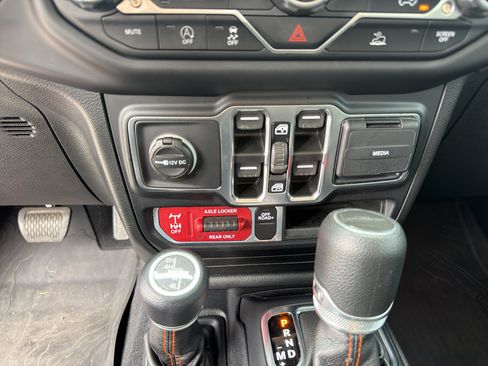 Used 2021 Jeep Gladiator Mojave w/ Trailer Tow Package AWD/4WD image 13