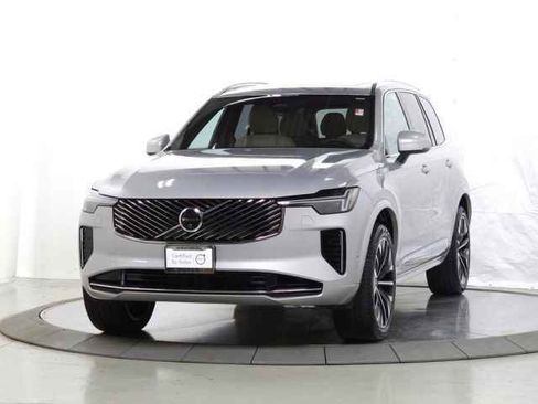 Used 2025 Volvo XC90 B5 Plus AWD/4WD image 3