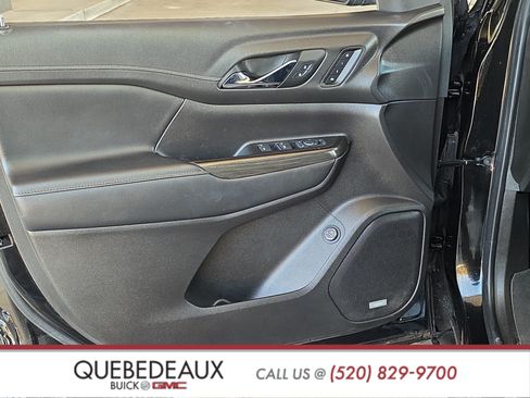 Used 2022 GMC Acadia SLT w/ Preferred Package FWD image 9