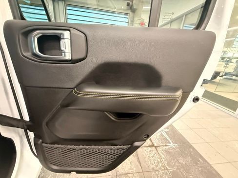 Used 2024 Jeep Wrangler Sahara image 38