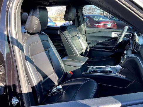 Used 2020 Ford Explorer XLT w/ Equipment Group 202A image 7