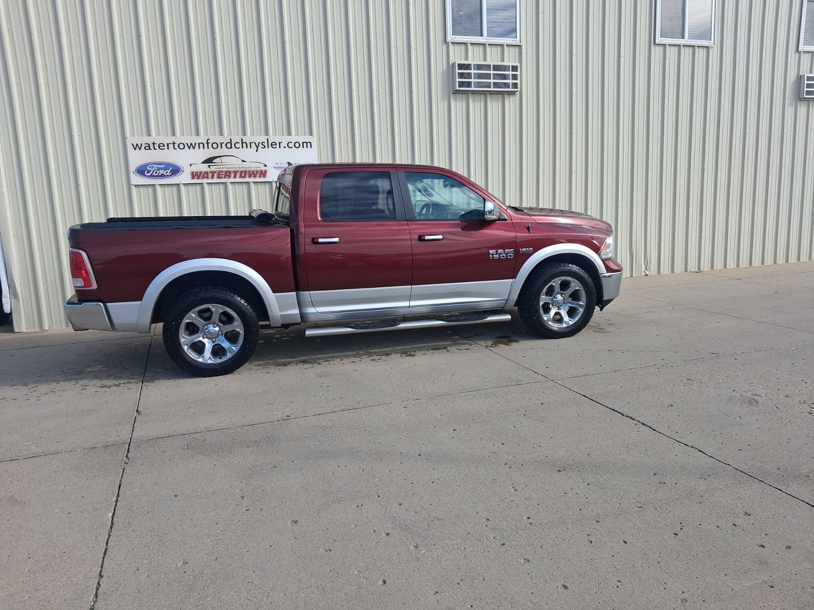 Used 2016 RAM 1500 Laramie w/ Convenience Group AWD/4WD image 2