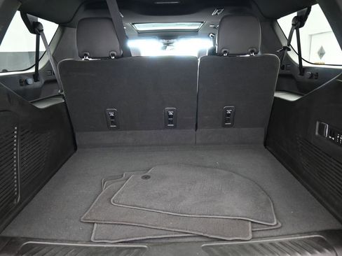 Used 2024 Chevrolet Suburban LT image 46