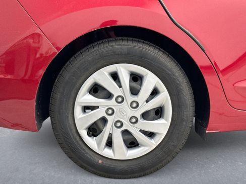 Used 2020 Hyundai Elantra SE FWD image 22