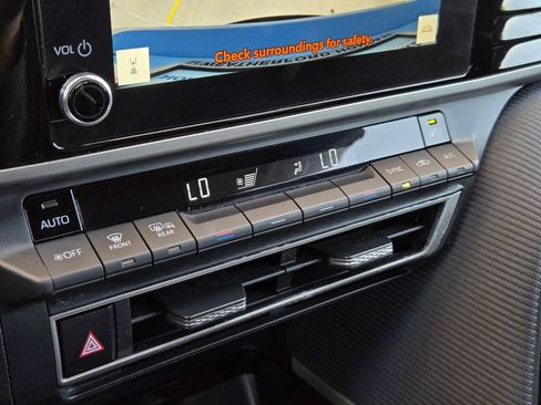 Used 2025 Toyota Camry SE FWD image 17