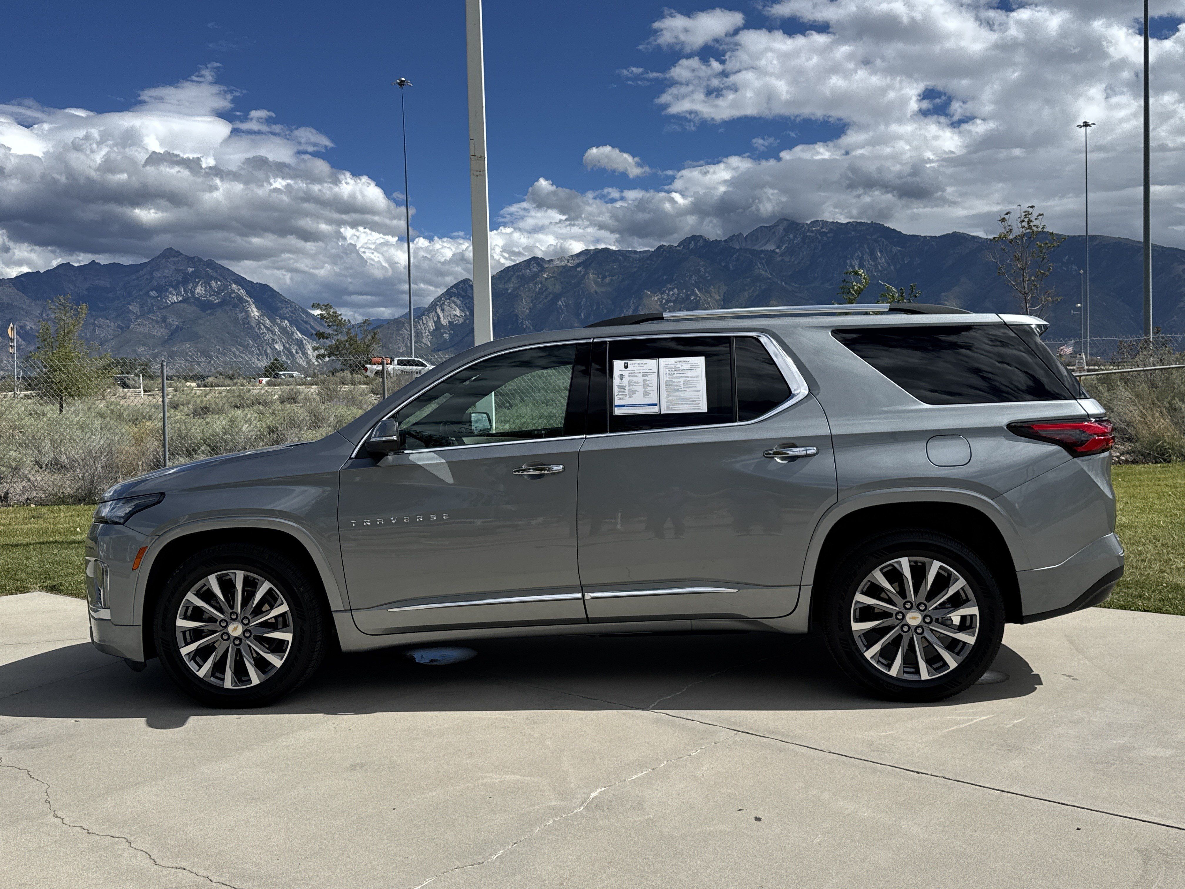 Used 2023 Chevrolet Traverse Premier AWD/4WD image 2