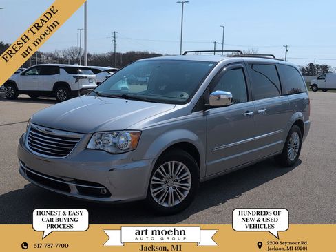 Used 2015 Chrysler Town & Country Touring-L w/ Driver Convenience Group image 1