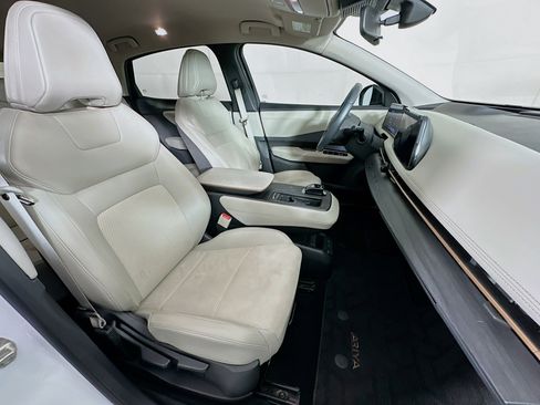 Used 2023 Nissan Ariya FWD image 30