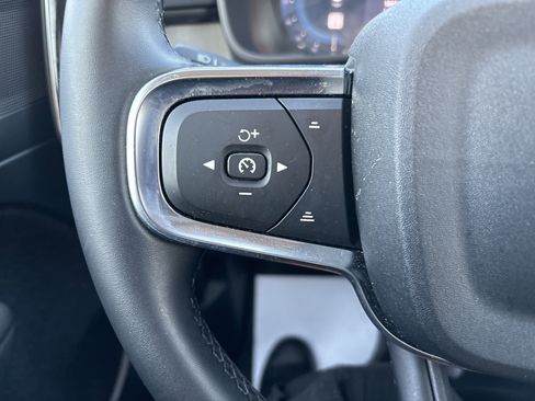 Used 2025 Volvo XC40 B5 Core image 18