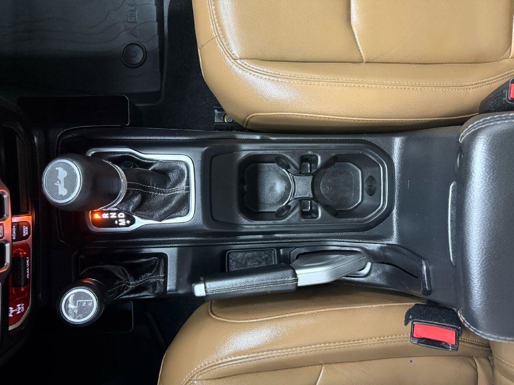 Used 2021 Jeep Wrangler Unlimited Rubicon w/ Cold Weather Group AWD/4WD image 23