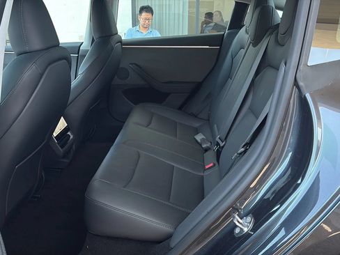 Used 2025 Tesla Model 3 Long Range RWD image 3