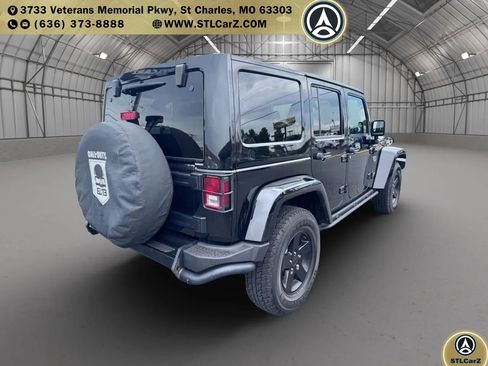 Used 2012 Jeep Wrangler Unlimited Rubicon AWD/4WD image 3