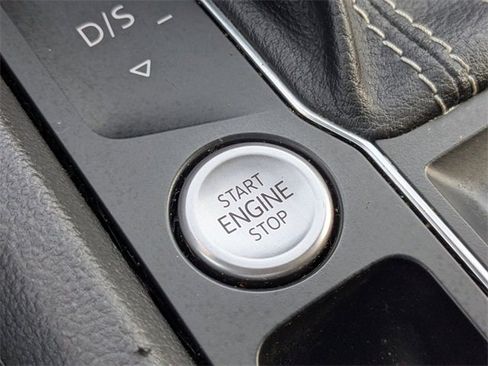 Used 2021 Volkswagen Atlas Cross Sport SE w/ Panoramic Sunroof Package image 4