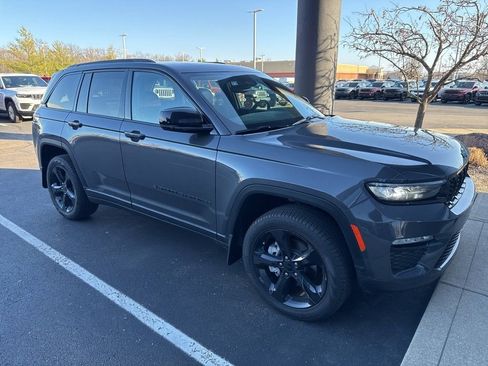 Certified 2024 Jeep Grand Cherokee Limited w/ Black Appearance Package image 2